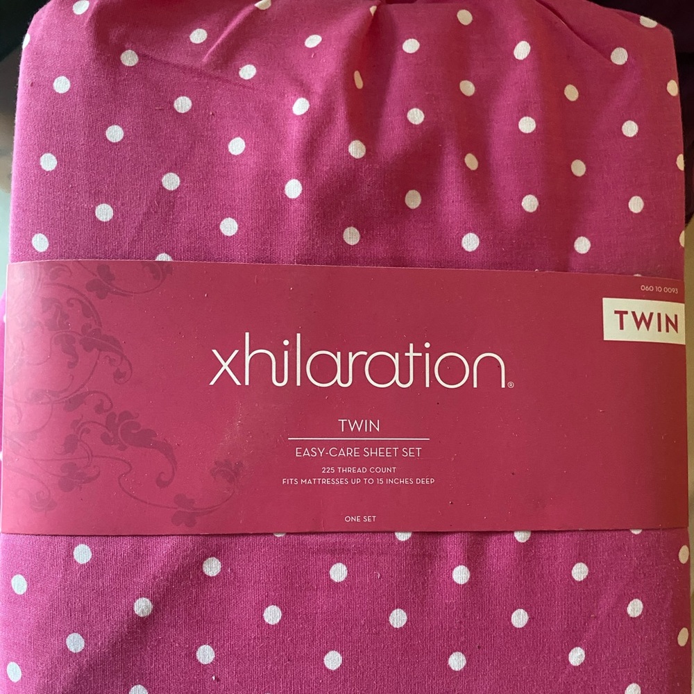 Twin size pink polka dot sheet set